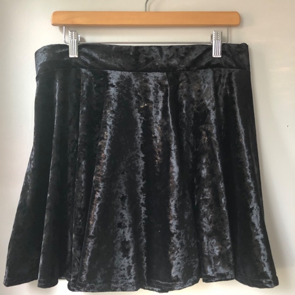 Corset and Velvet skirt set - Picture 3 of 11